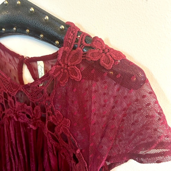 Free People lacy free edge burgundy blouse! ✌️ - Picture 2 of 4
